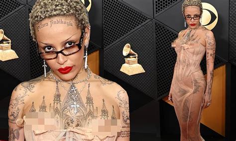 Doja Cat suffers a nip slip in VERY racy sheer corset dress and。